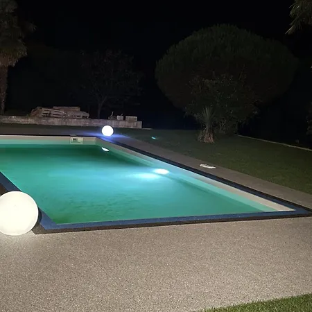 Gite, Jacuzzi Et Piscine